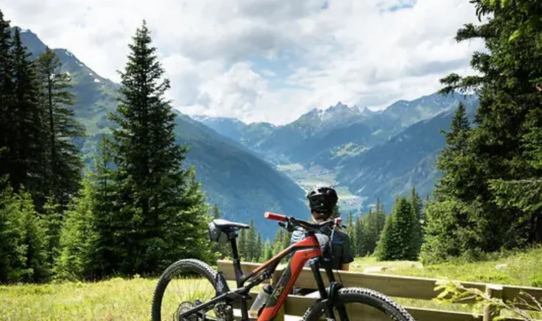 Skiclubhütte_Bike_Flirsch_Sommer © TVB St. Anton am Arlberg_Patrick Bätz_20