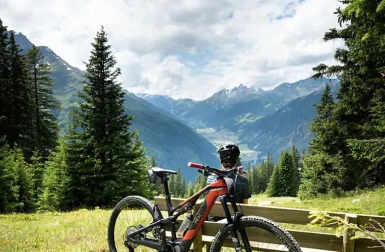 Skiclubhütte_Bike_Flirsch_Sommer © TVB St. Anton am Arlberg_Patrick Bätz_20